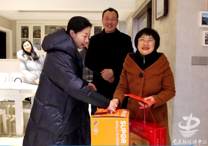 刘艳看望慰问退休老干部,因公牺牲党员干部家庭和困难党员-时政-忠县