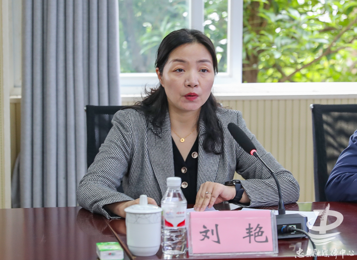 县委常委,组织部部长刘艳介绍忠县忠文化涵养党性教育及本次实岗锻炼