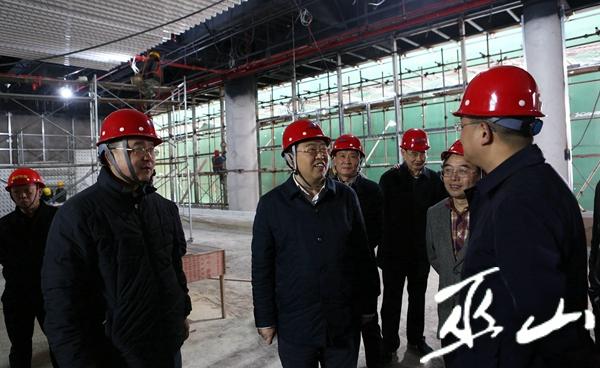 縣委書記李春奎督導機場建設。盧先慶攝.JPG