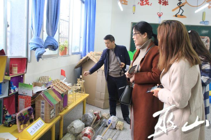 观摩活动室。.JPG