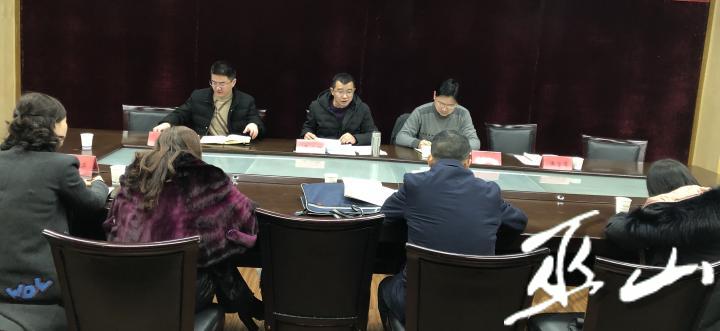 农工党巫山支委主委聂必红(中)作动员讲话。.jpg