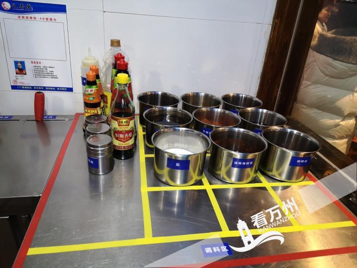 12月9日,万州首家4d厨房在江南新区之香唐亮相