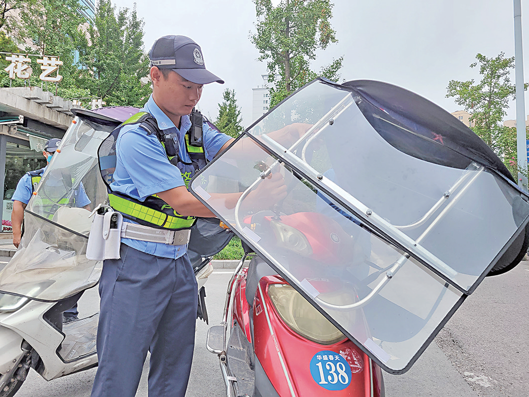 荣昌重拳整治电动车摩托车违法行为