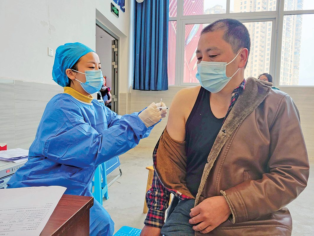 打了“加强针” 心里更放心——荣昌市民踊跃接种新冠疫苗“加强针”