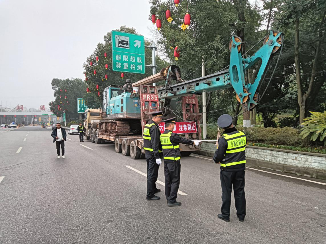 銅梁區交通執法部門開展大件運輸車輛治理行動——銅梁網