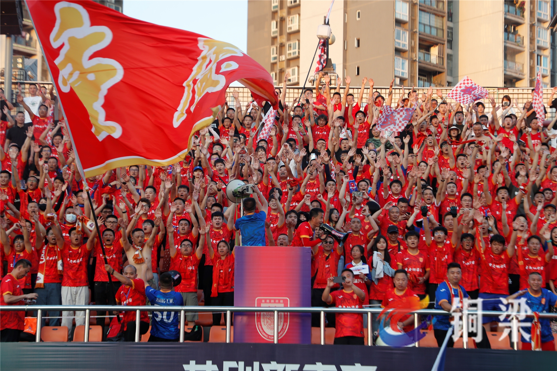 18岁,却是一个有5年经验的资深球迷,以前一直跟随着重庆足球队的步伐