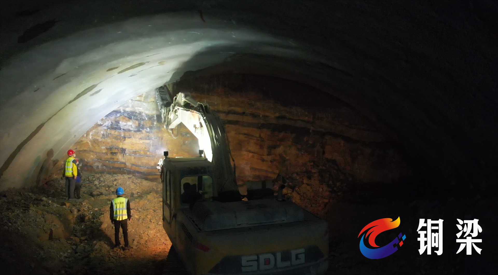 渝遂高速复线云雾山1号隧道全线贯通——铜梁网