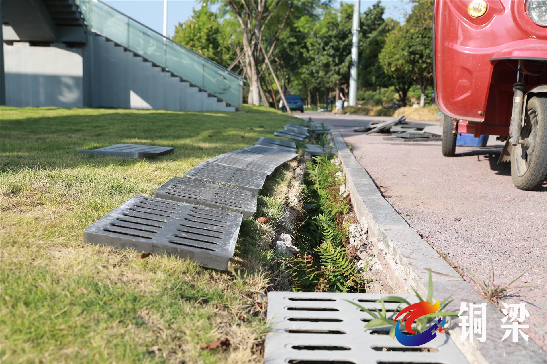 铜梁区住房城乡建委:完善排水沟设施 织密排水安全"网"