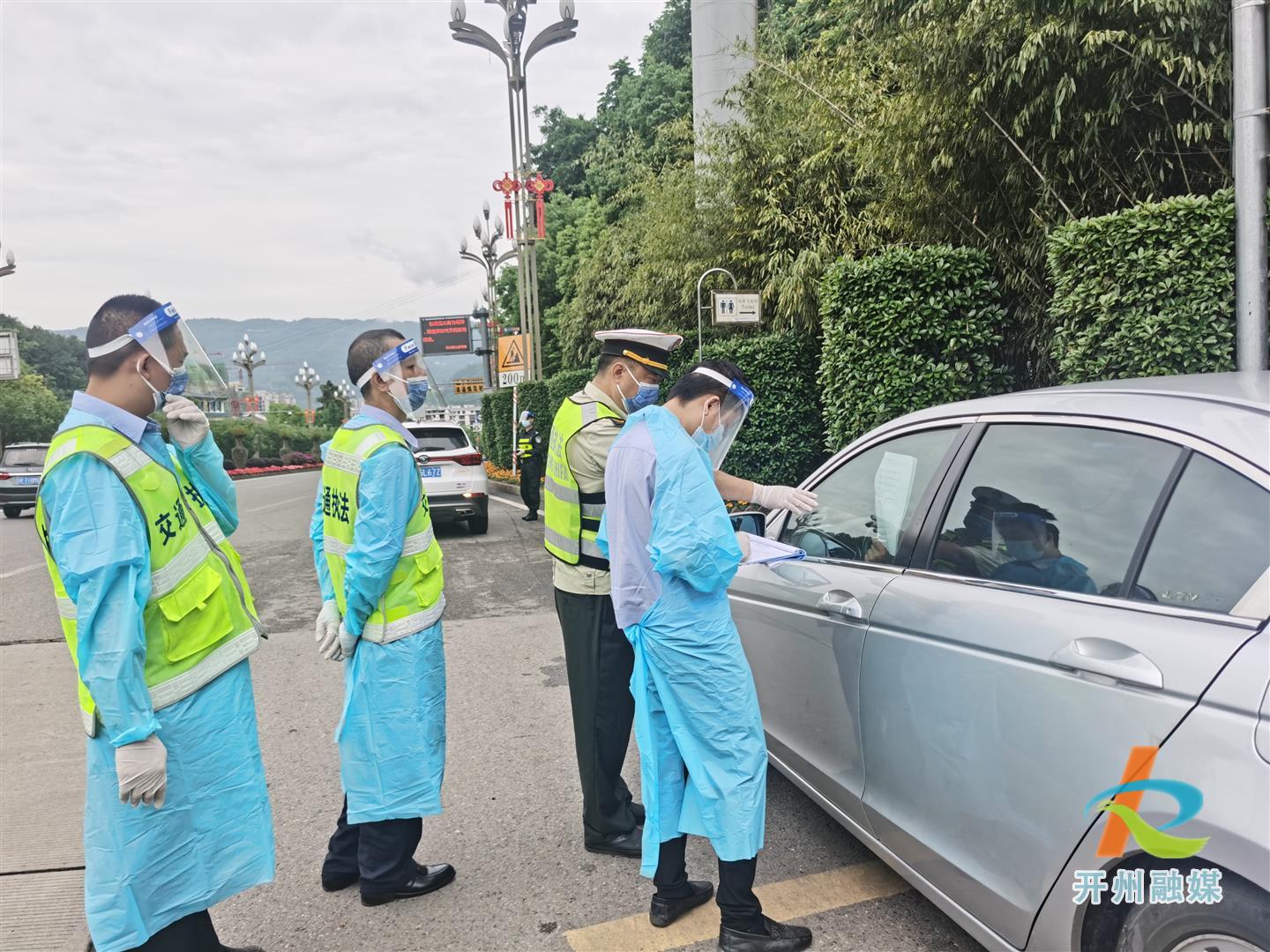 开州各大高速路口收费站点，发现了一幕幕暖心“瞬间”_九游会ag真人官网(图5)