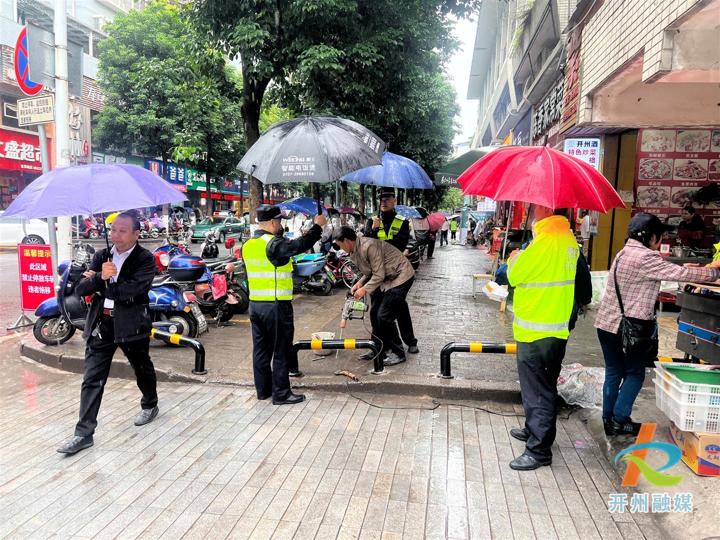 终于出手了！人民医院门口的摊位重新规划整顿‘雷火电竞在线登录官网’(图2)