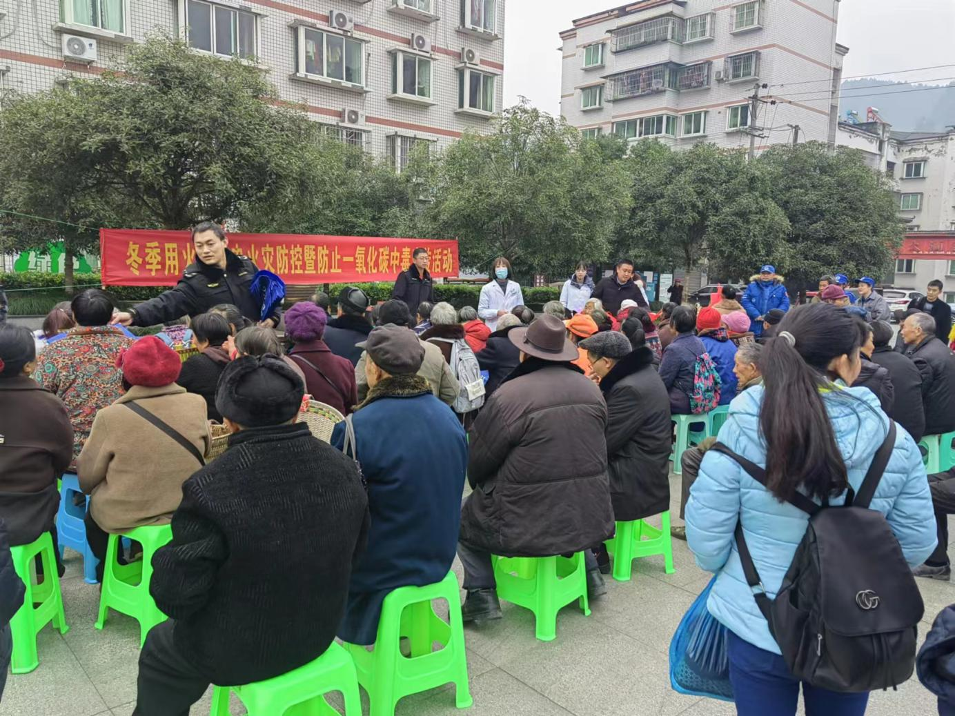 巴南多部门联合开展防范一氧化碳中毒安全宣传活动