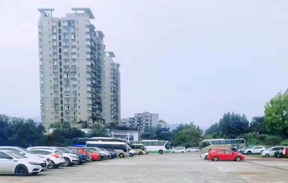 巴南区土储中心：盘活“沉睡”资源，闲置地“变身”停车场 