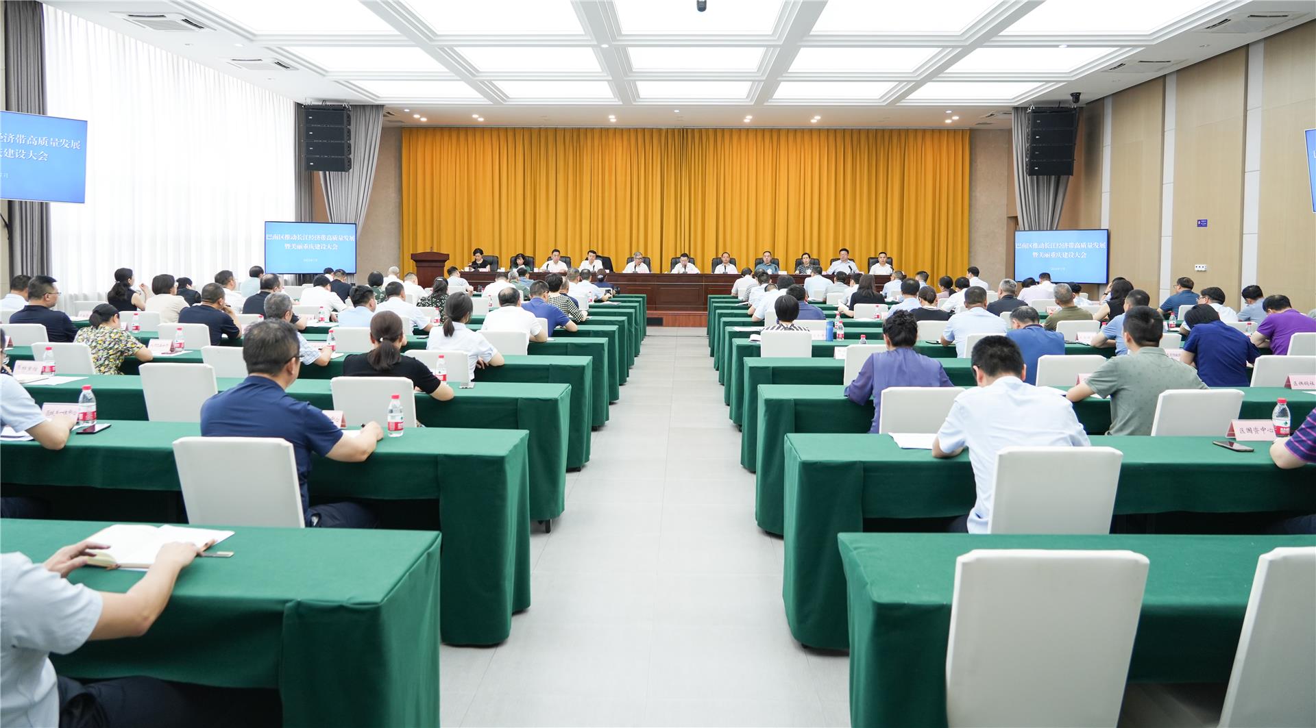 何友生：坚持唯实争先，在推动长江经济带高质量发展和美丽重庆建设中展现巴南更大作为