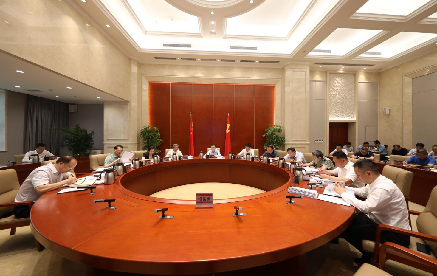 巴南区委常委会举行会议：学习贯彻习近平总书记重要讲话精神，研究民营经济发展、成渝地区双城经济圈建设等工作
