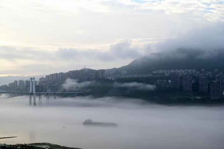 组图美轮美奂雨后万州雾锁长江