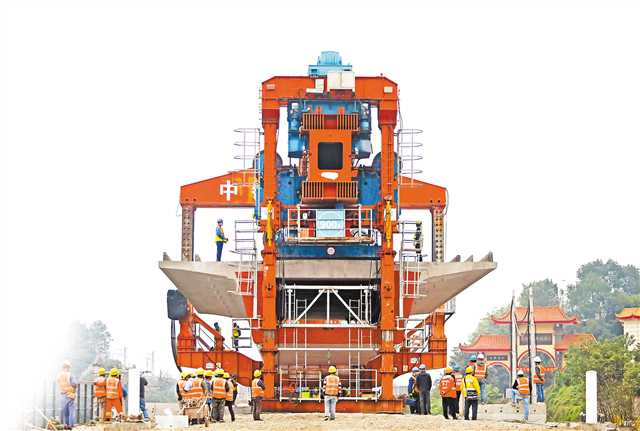 53个工点,700多人全力推进,关键控制性工程綦江河特大桥主墩已经封顶