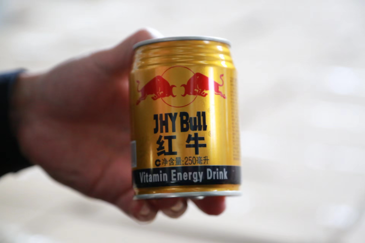 你买的红牛中奖了九龙坡警方全链条破获特大制售假冒品牌饮料案