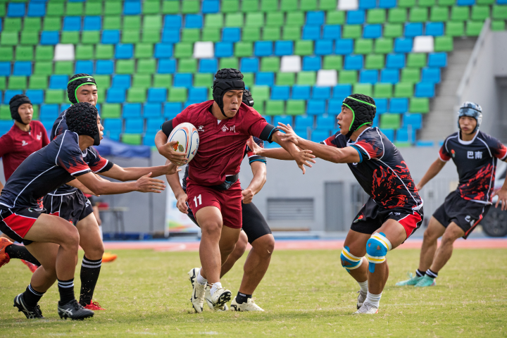 橄榄球比赛精彩落幕