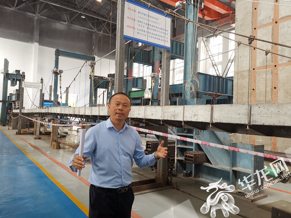 重庆优秀科学家风采展周建庭为全国2000余座桥梁开处方