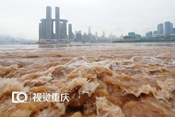 视频长江今年入汛以来最大洪水过境重庆主城寸滩水位连续4小时回落