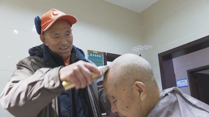 "顾大彬笑着说,但他至今都感激那些把自己借给他练手的老伙计们,成全