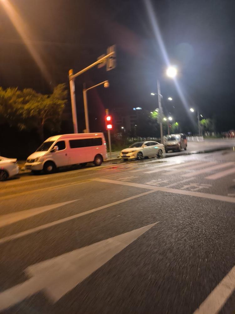 绿灯马路夜晚照片图片