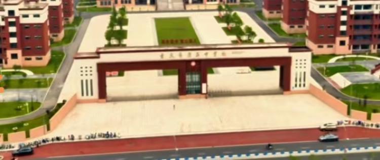 荣昌中学黄金坡校区设置公交停车位正文