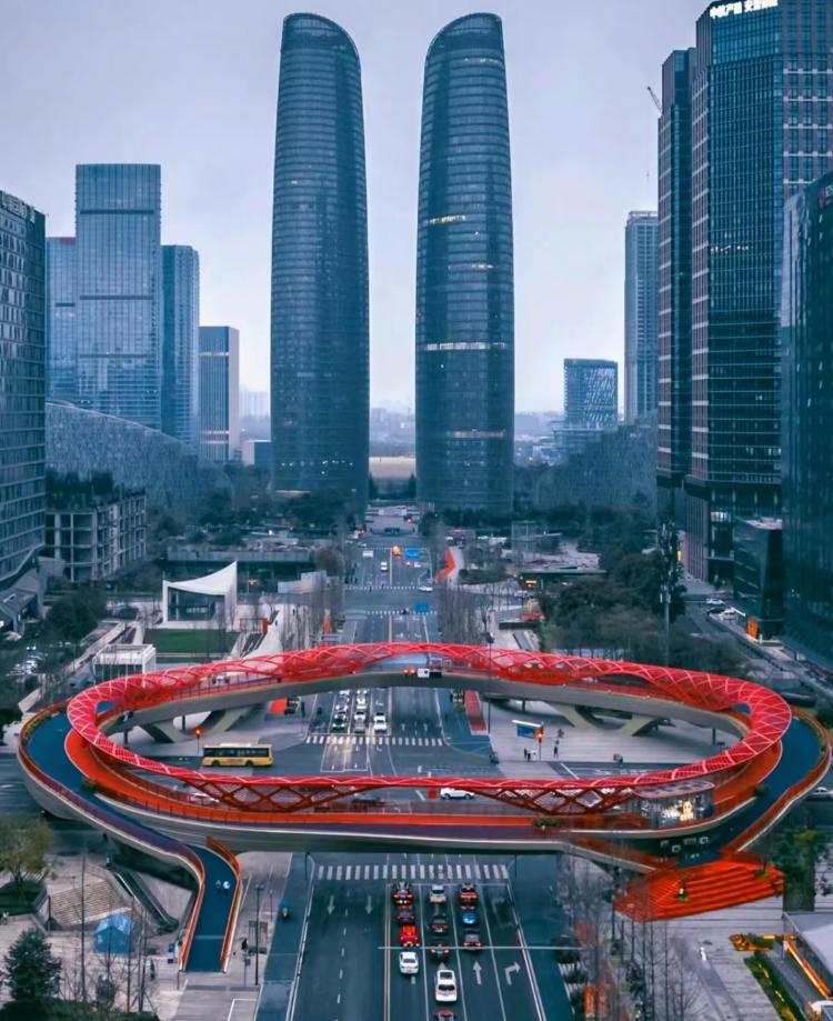 重庆中央公园商业空间人流东线交通提升改造建议