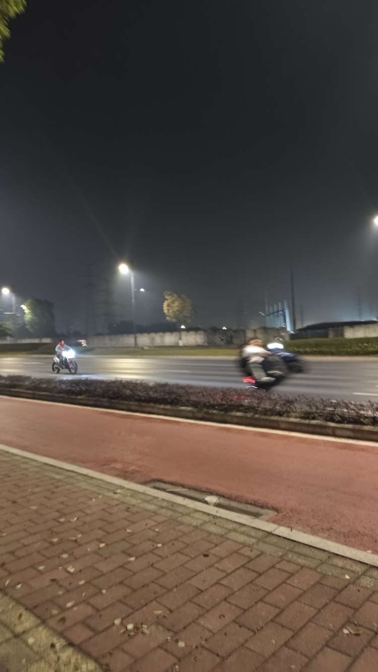 曾家大道摩托车炸街正文