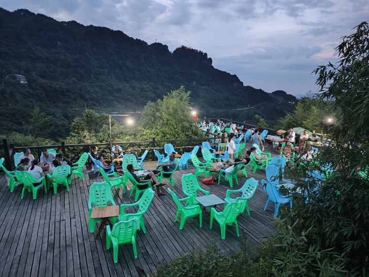 綦江区古剑山玫瑰园旁边游客休息区占地经营情况-重庆网络问政平台