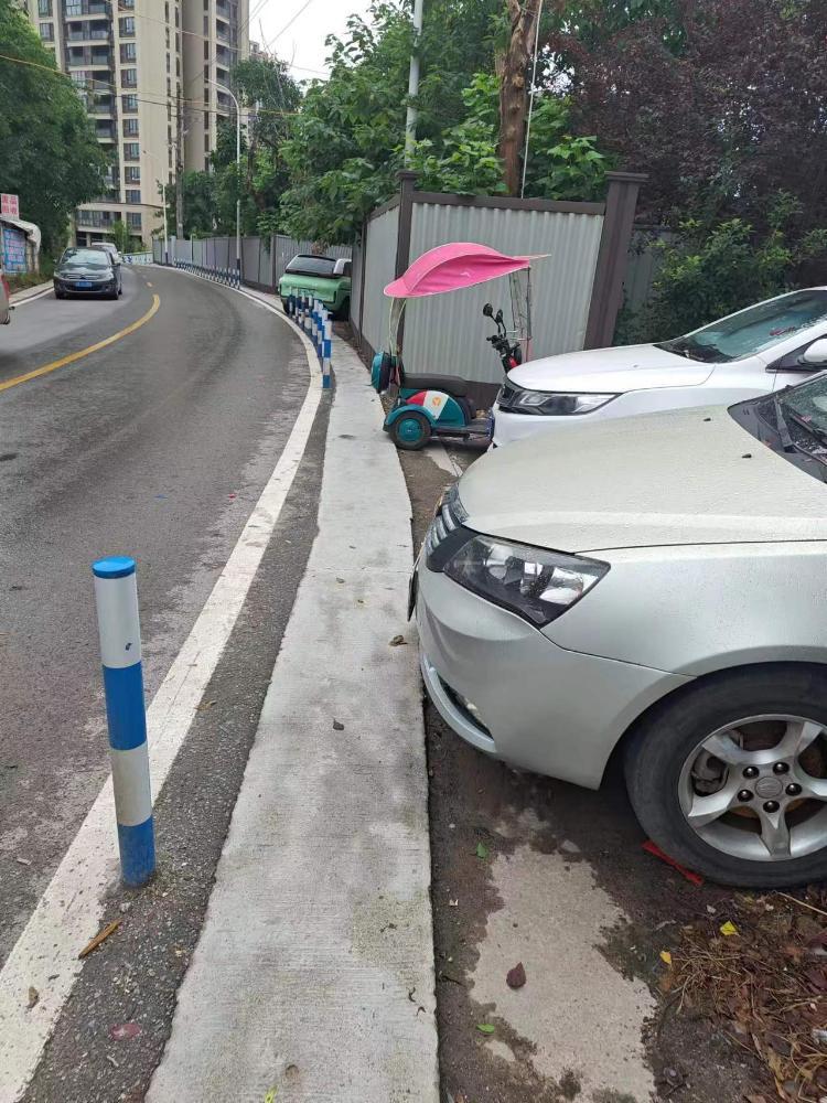 巴南区南泉街道凤舞街人行风险极大