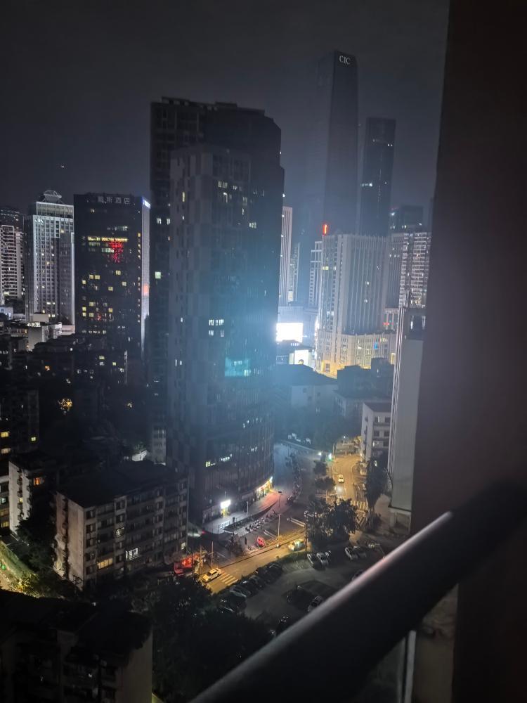 巨幅电子屏,光污染严重-重庆网络问政平台