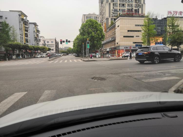 巴南区界石镇道路坑洼整改马虎