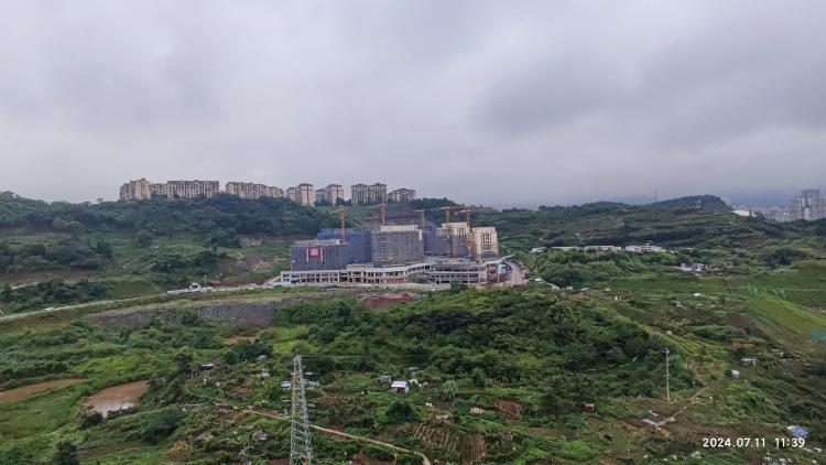 北碚区光亮天润城西苑门前这个人才公寓烂尾了吗?没见动静