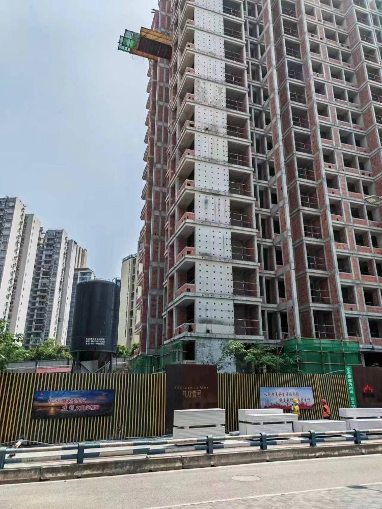 九龙坡区荣安九龙壹号小区一期和二期未设人行通道,存在安全隐患-重庆