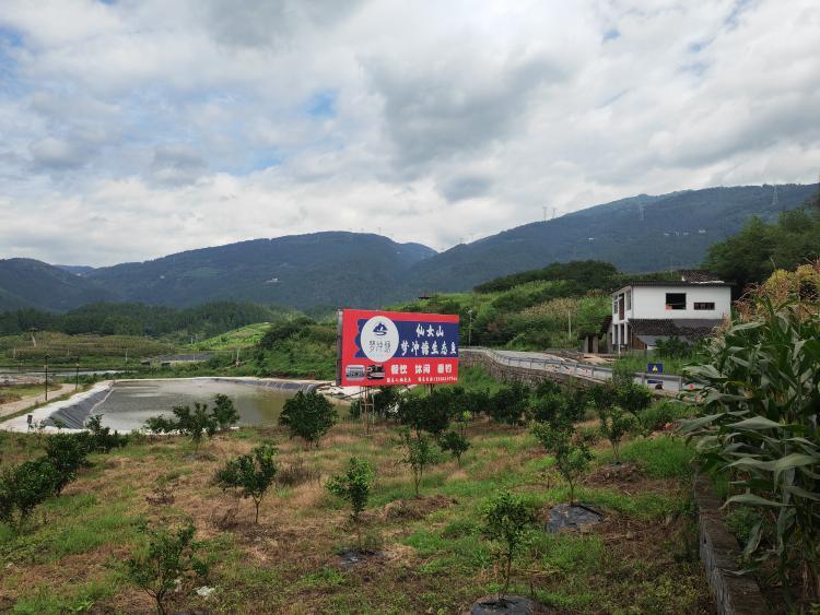 重庆市武隆区火炉镇梦冲塘村道路塌陷多日未维修