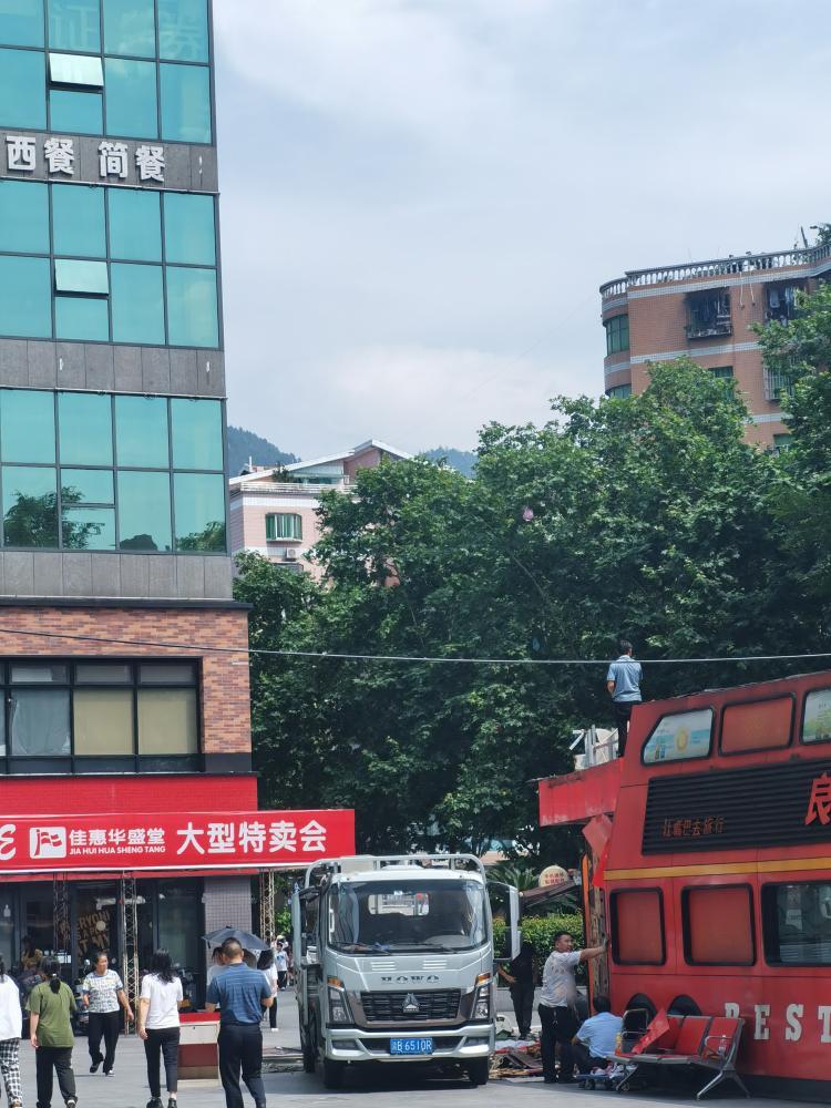 黔江城东街道图片