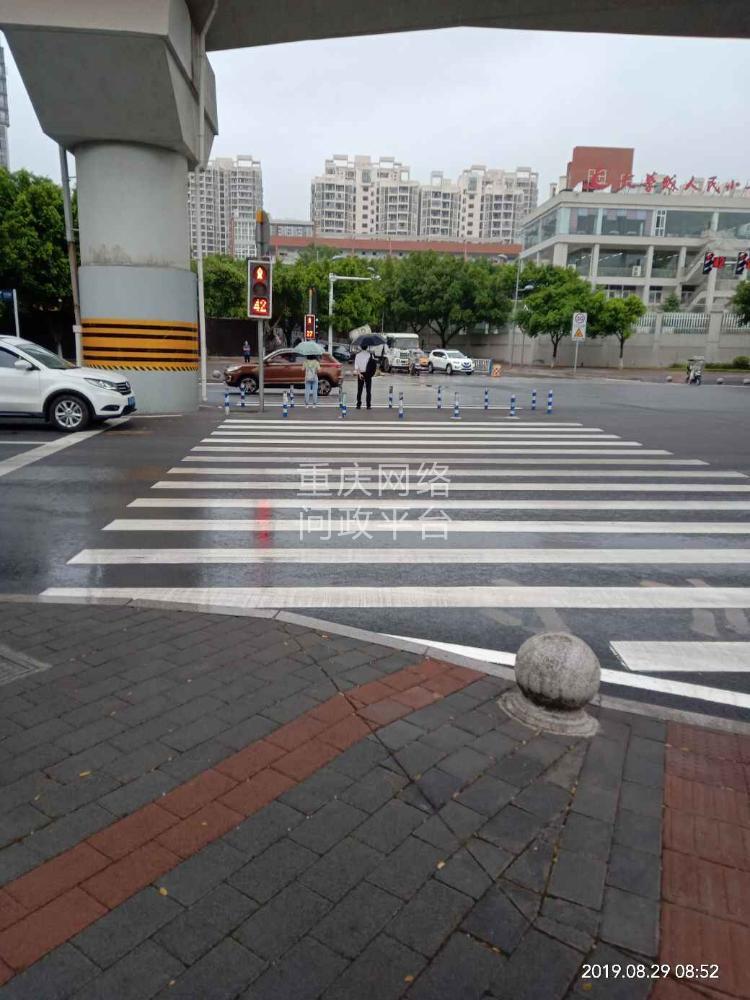 十字路口斑马线红绿灯不同步正文