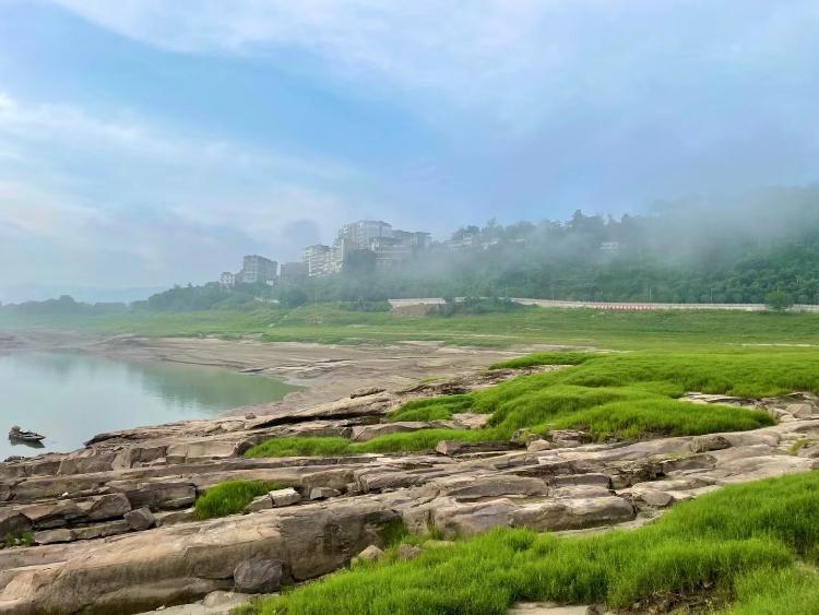 建议修建休闲,娱乐沿江公园