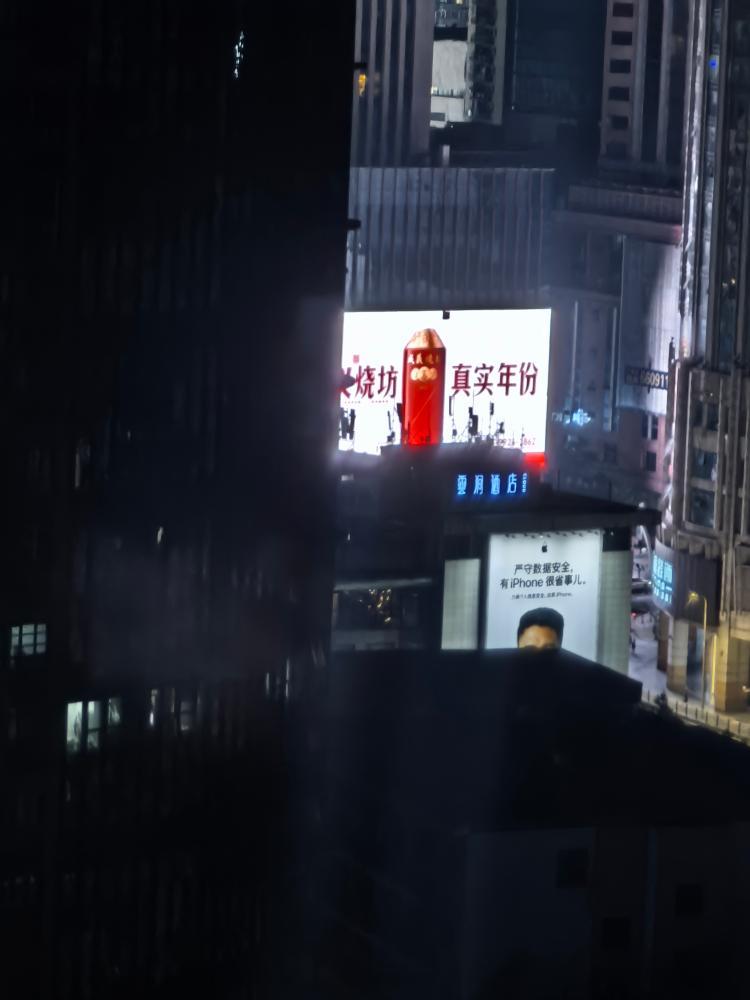 巨幅电子屏,光污染严重-重庆网络问政平台