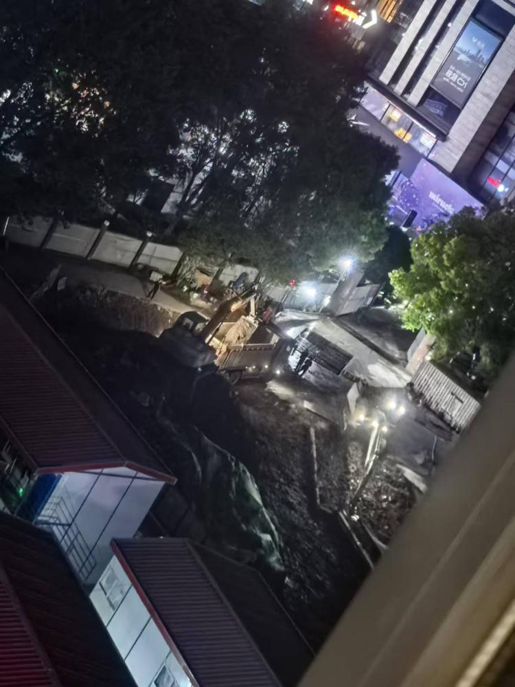 渝中区大坪龙湖时代天街地铁夜间施工扰民