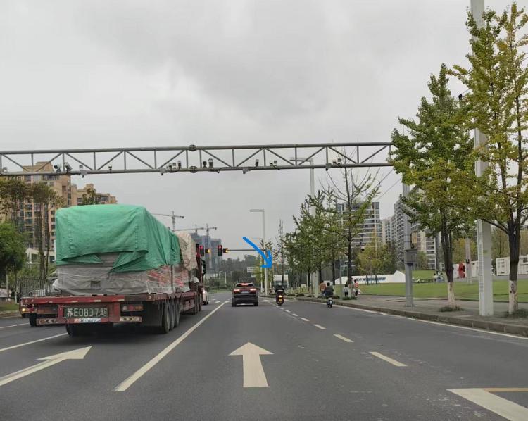 南岸区通江大道中国智谷重庆科技园旁边的红绿灯什么时候取消正文