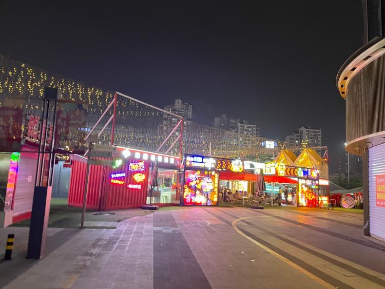 双福时代广场夜市处没有公共场所