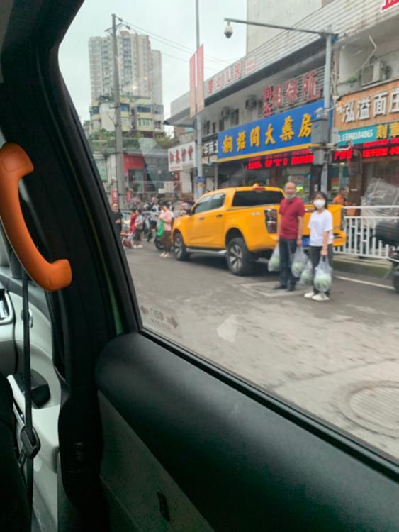 龙泉路高峰期违章停车,道路拥堵.-重庆网络问政平台