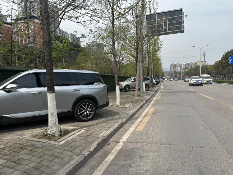 人行道方便了谁?