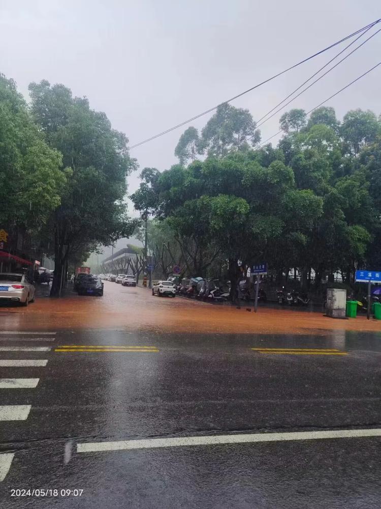 璧山区半山半园(原名:润丰领尚)13栋外围暴雨隐患建议书