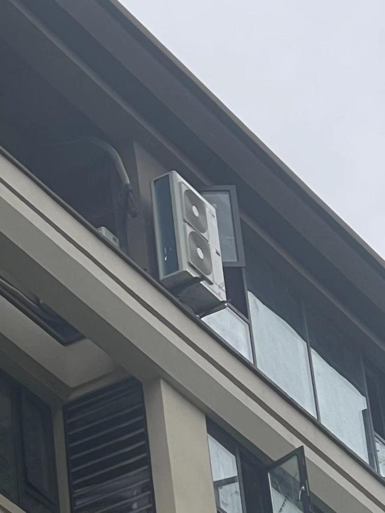 悦来首地江山赋凌山樾空调外机外挂严重影响小区公共环境