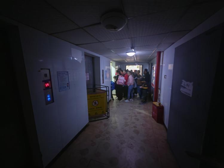 电梯频繁坏,居民生命和上下班安全受到影响!