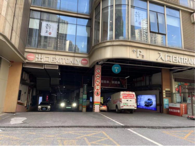 江北区东原d7重庆悦荟购物中心停车库车子被人为恶意刮伤商场态度恶劣