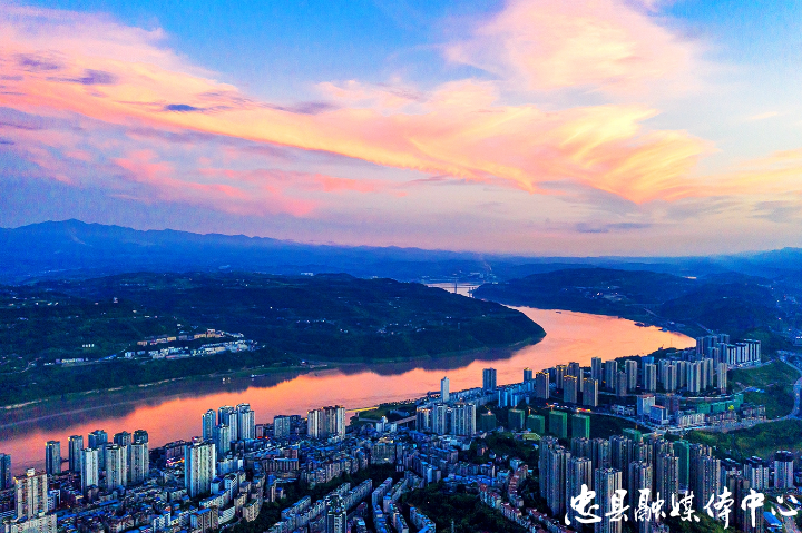 近年来,忠县在加快推进城市建设的同时,扎实做好长江和河流的生态修复